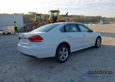 2015 Volkswagen Passat 1.8T Se z USA, uszkodzony, nr VIN 1VWBT7A32FC014956